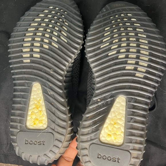 adidas Yeezy Boost 350 V2 Bred womens Sneakers - black/red , US 5 - Picture 2 of 9